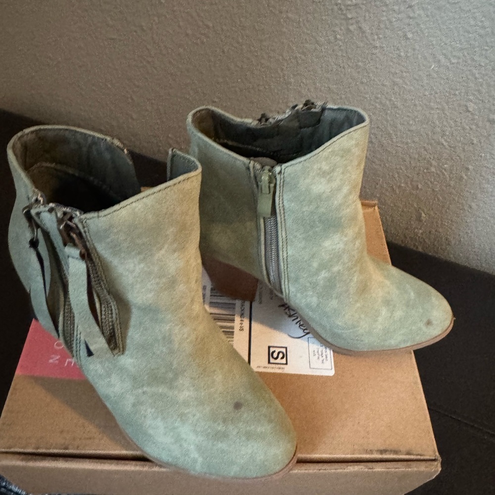 Women's Olive Ankle Boots - Picture 2 of 7
